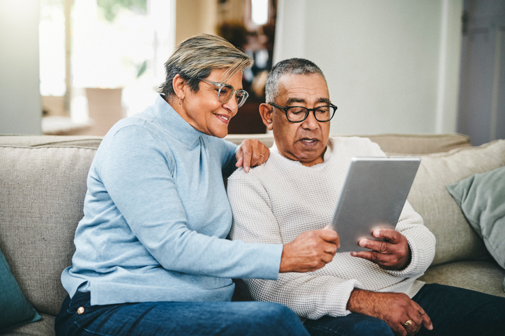 A couple applying for Social Security in New York. 